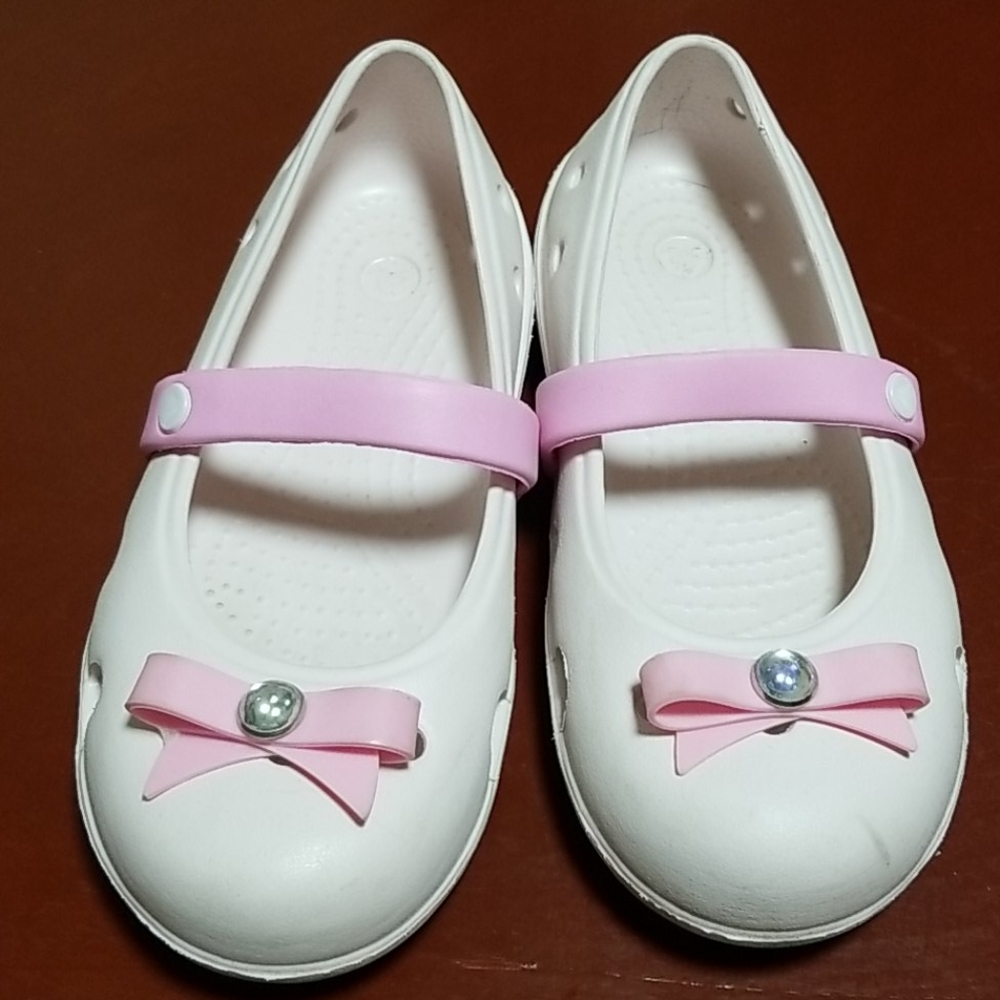 Girl crocs flats
